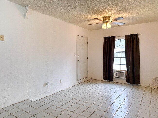Building Photo - 106 Florida St