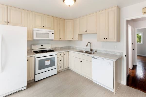 Building Photo - Beautiful rehabbed Mid-Century single family home