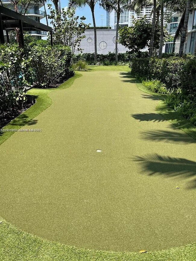 Building Photo - 650 NE 32nd St