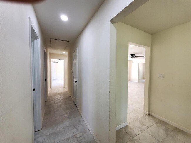 Building Photo - 22019 Kenchester Dr