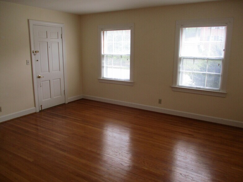 Building Photo - 2721 Brownsboro Rd