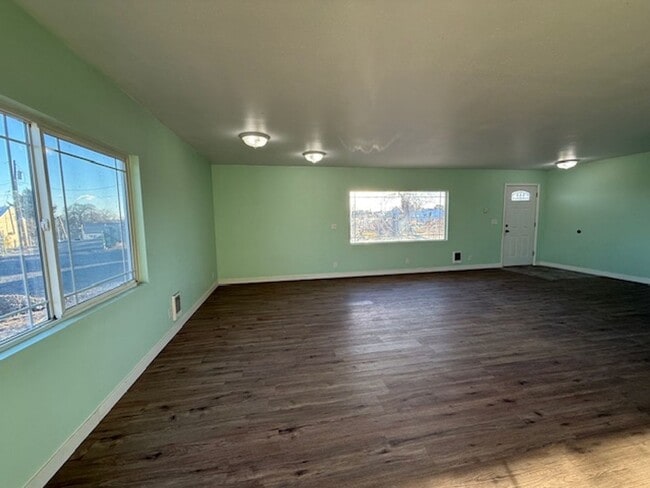 Building Photo - 3 Bedroom home in Moses Lake