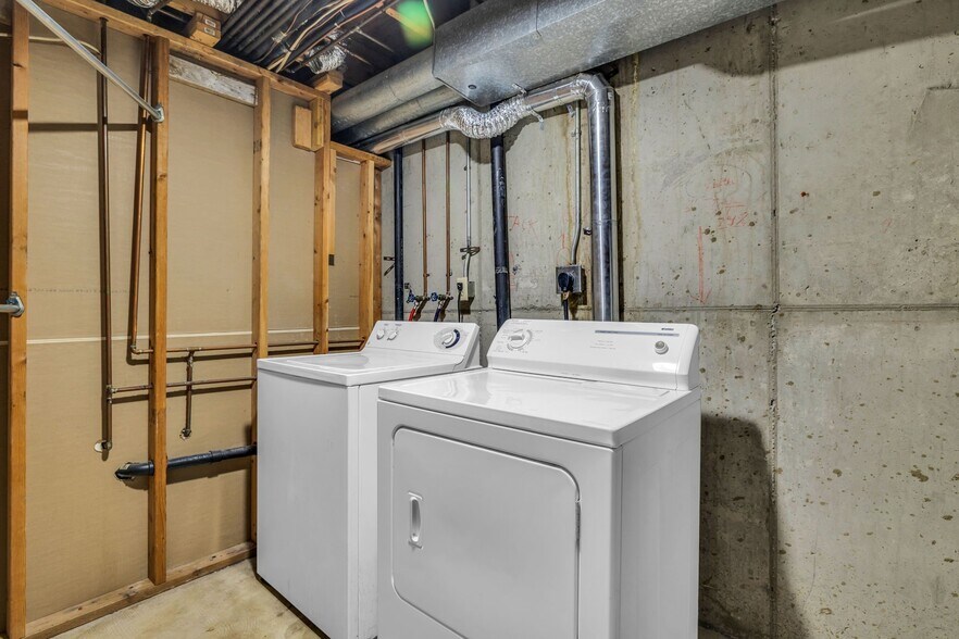 Building Photo - 955 Essex Ct Way