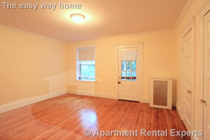 Building Photo - 14 Centre St