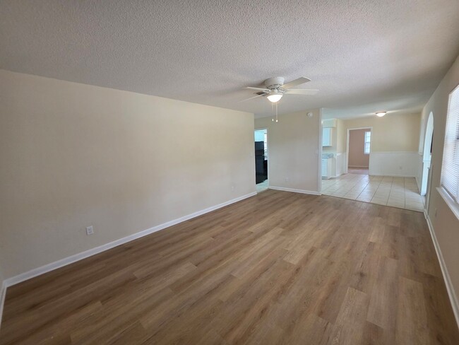 Building Photo - 5BR/2BA home with large family room