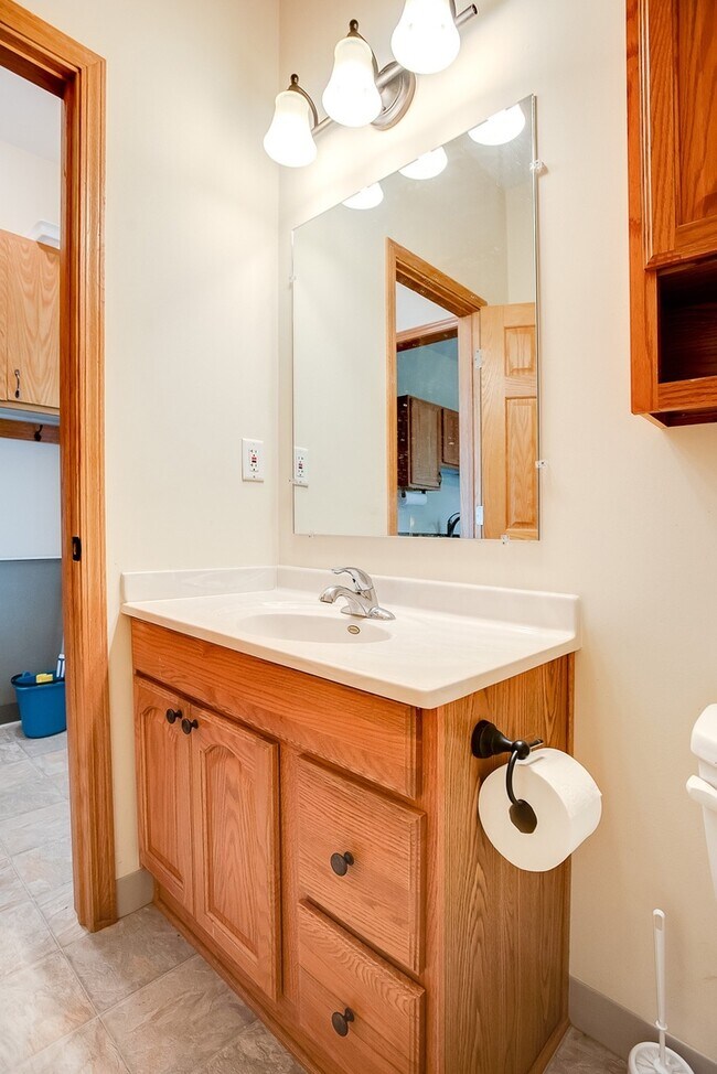 Building Photo - 1360 Dale St N