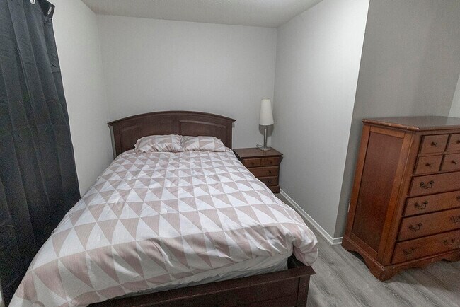 Building Photo - 204 Wheaton Ct