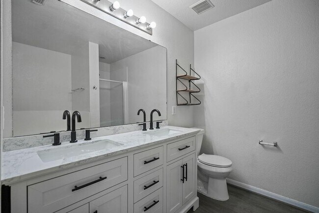 Building Photo - 1334 Flatrock Creek Dr