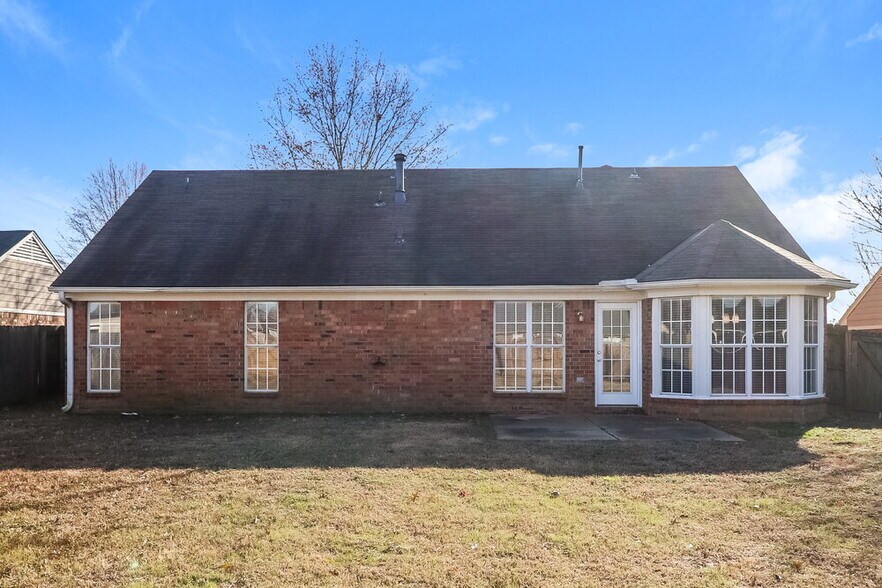 Building Photo - 1806 Central Trails Dr