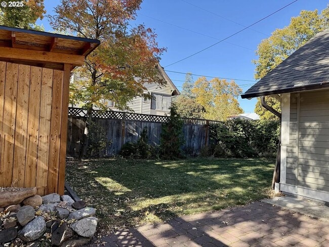 Building Photo - 1702 Cedar St