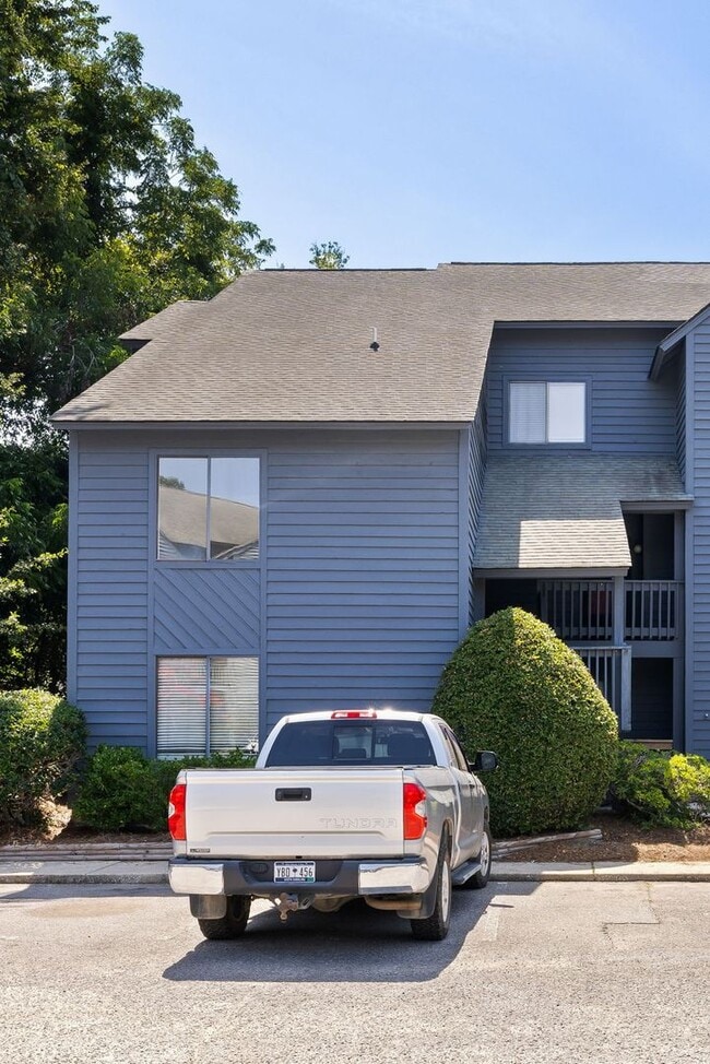 Building Photo - Available now. Beautifully updated 3 BR/2....
