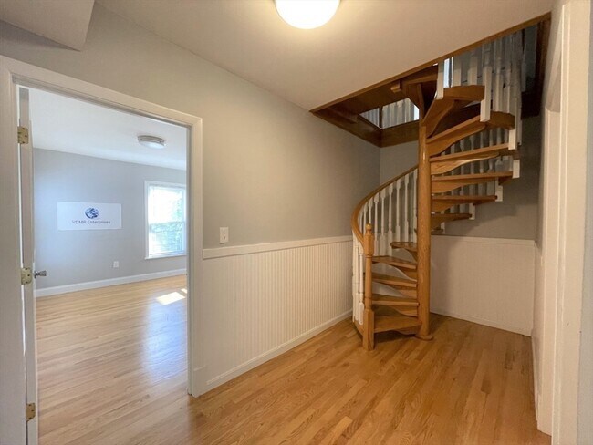 Building Photo - 539 Lincoln Ave