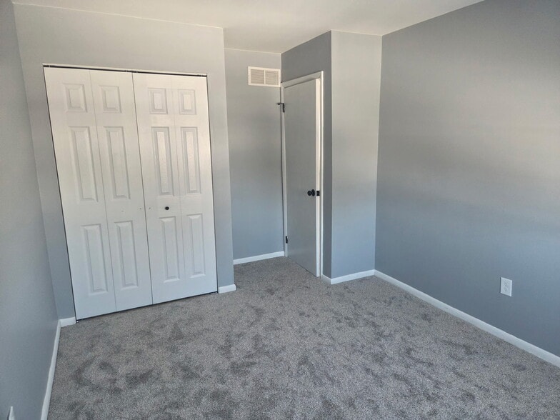 Building Photo - 104 Laurel Ct