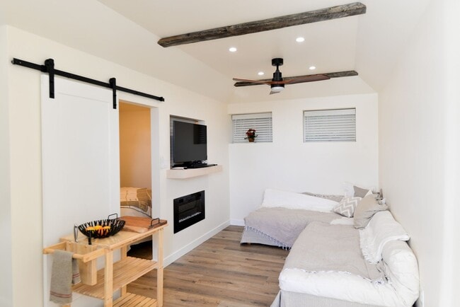 Building Photo - Great Location, Furnished One Bedroom Apartment, ALL utilities included!