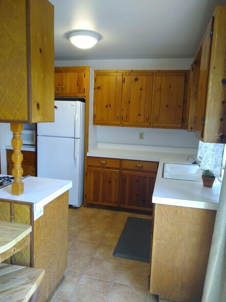 Primary Photo - 3355 Valley St