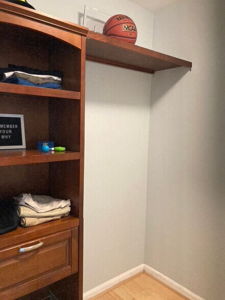 Building Photo - 1210 N Taft St