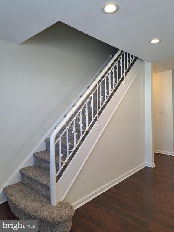 Building Photo - 3712 Clarendon Ave