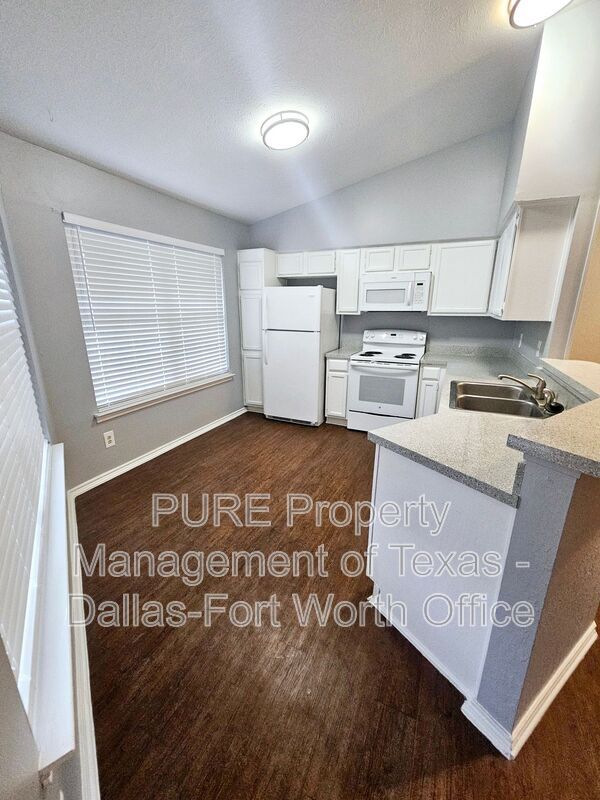 Building Photo - 814 Castleglen Dr