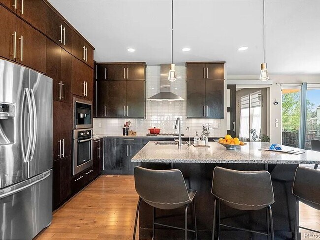 Building Photo - Stunning 4BR House on corner lot in Denver...