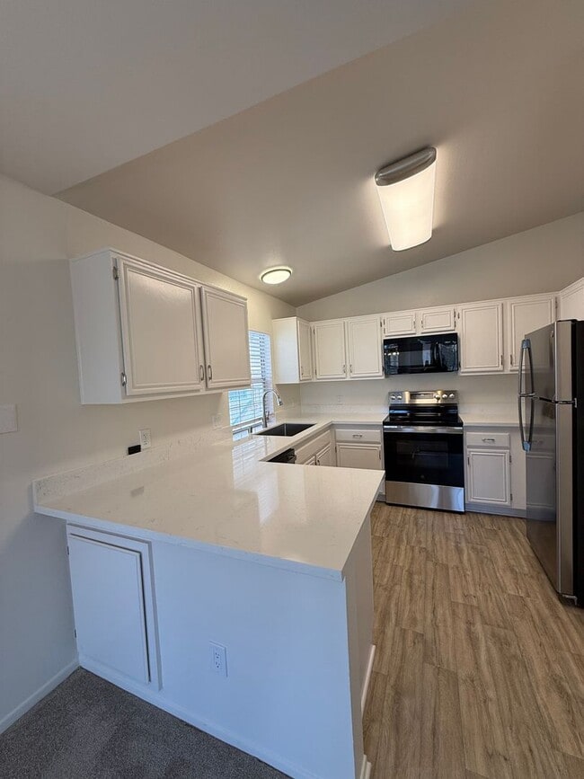 Building Photo - Terrific 2Br/2Ba Condo in gated community of Morada in Rancho Bernardo - Updated 2nd floor