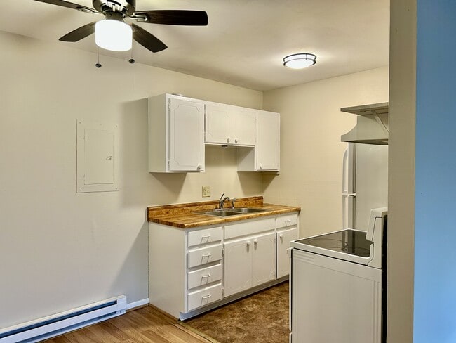 Building Photo - 2134 Fairfax Ave