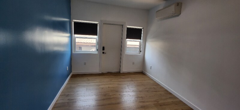 Building Photo - 2103 S Harcourt Ave