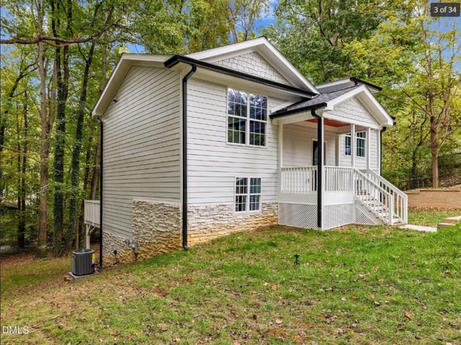 Building Photo - 316 Howland Ave