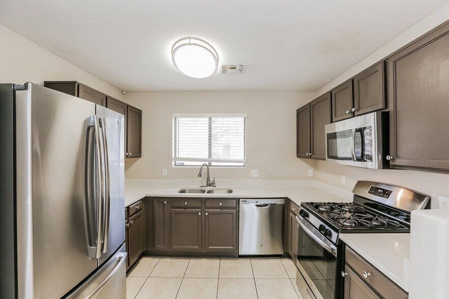 Building Photo - 16083 W Monroe St