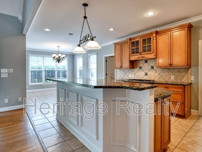 Building Photo - 1856 Greywell Rd