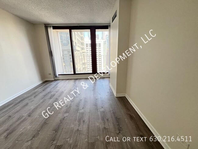 Building Photo - ***CHICAGO LOOP - 1 BDRM CONDO / FULL AMEN...