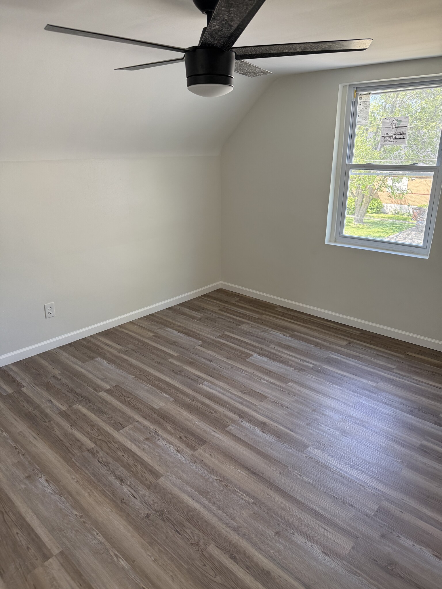 Building Photo - 2031 Carpenter Dr