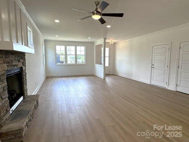 Building Photo - 8086 Blackwood Rd
