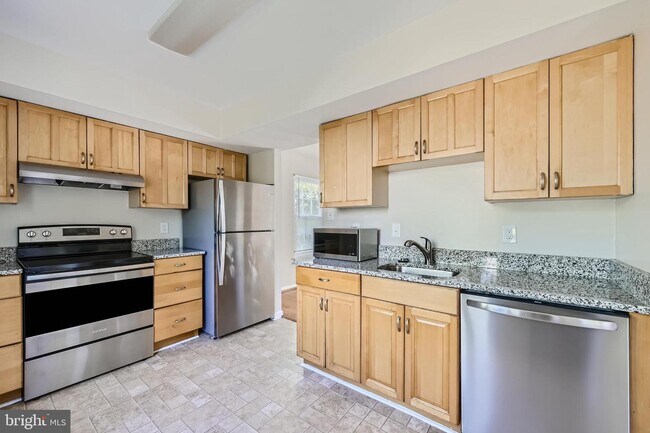 Building Photo - 15615 Plaid Dr