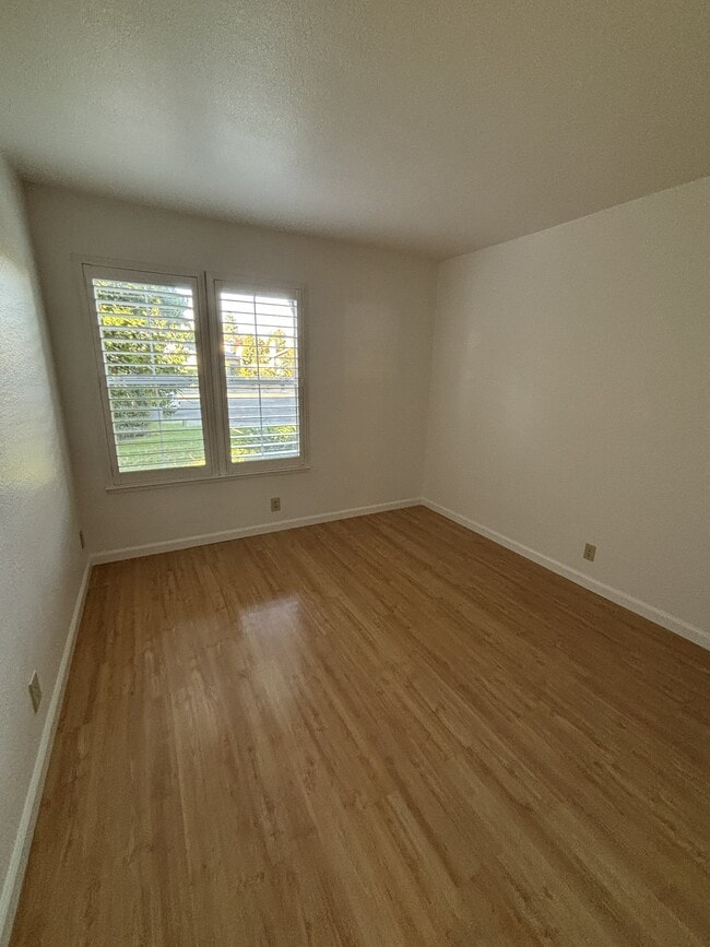 Building Photo - 34 Alvares Ct