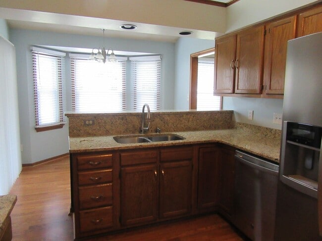 Building Photo - Deep Creek