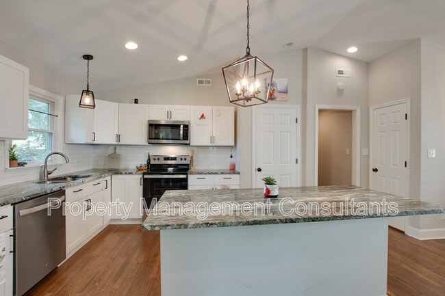 Building Photo - 805 Rison Ave NE