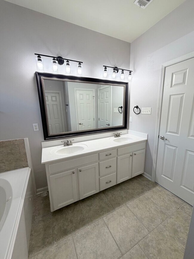Building Photo - 40325 Coldwater Landing