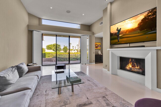 Building Photo - 76895 Avenida Fernando