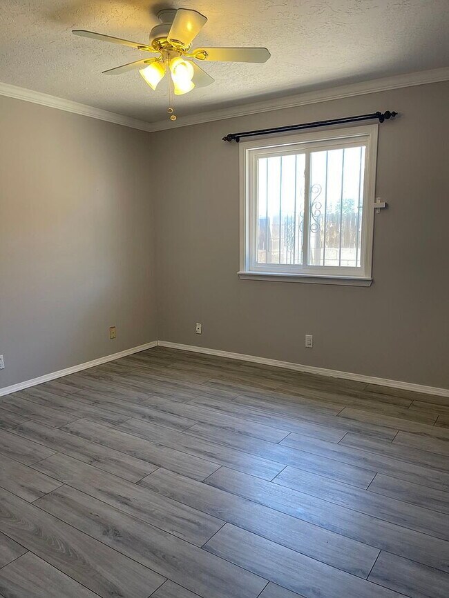 Building Photo - Single Family Home