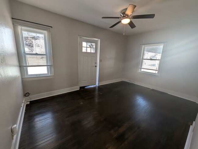 Building Photo - 2 Bedroom House