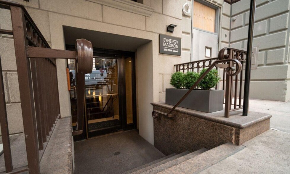 Building Photo - 24 E 38th St