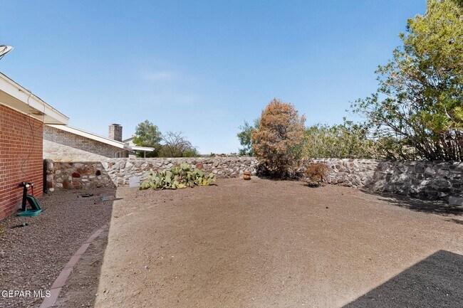 Building Photo - 7419 Mission Viejo Dr