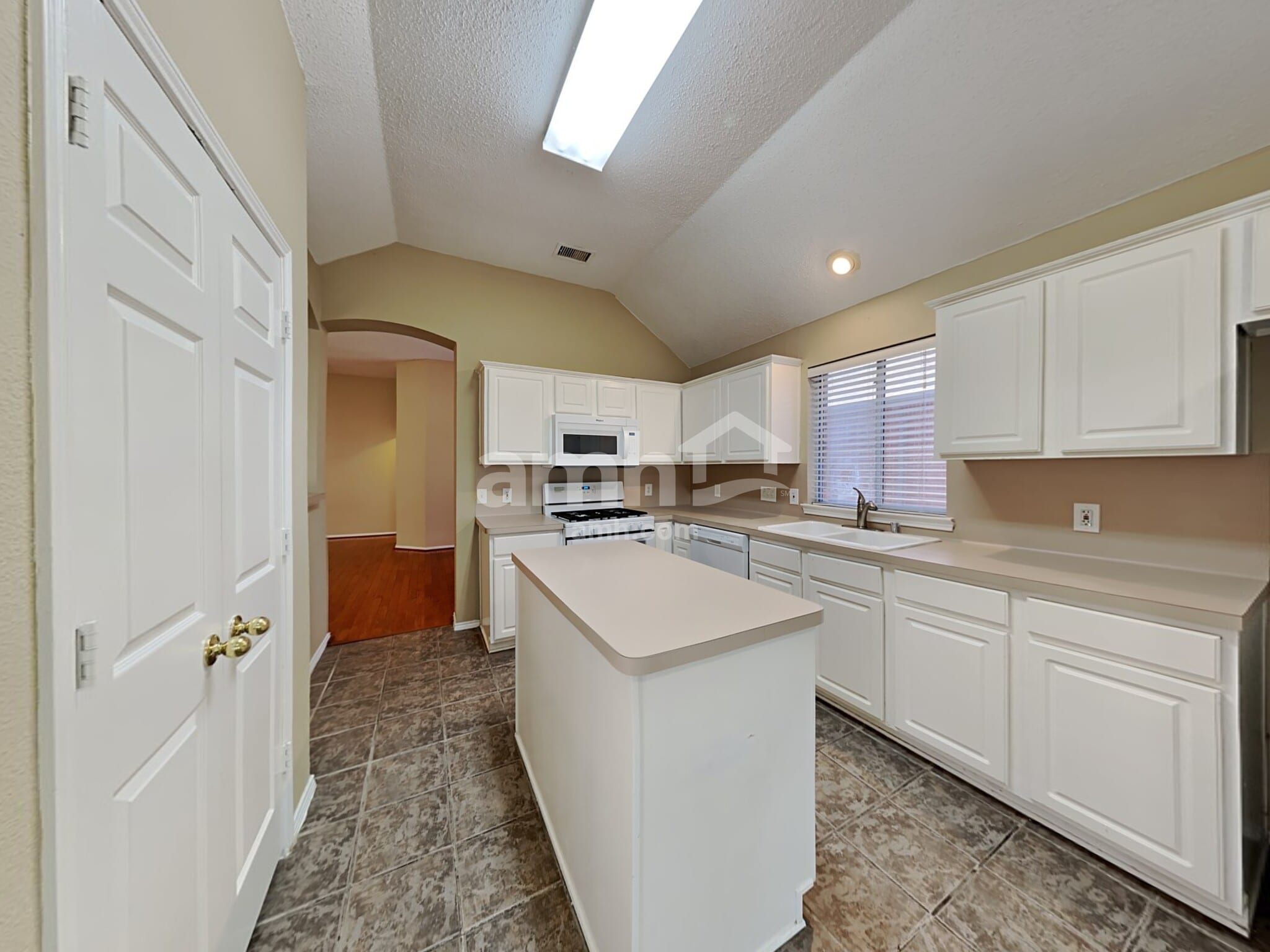 Building Photo - 6215 Hillside Ln