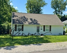 Building Photo - 8446 Oak St