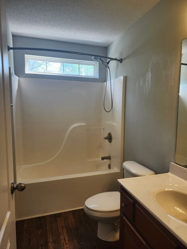 Building Photo - Spacious 4 Bedroom 3 bath in Hamilton on Hunter Subdivision