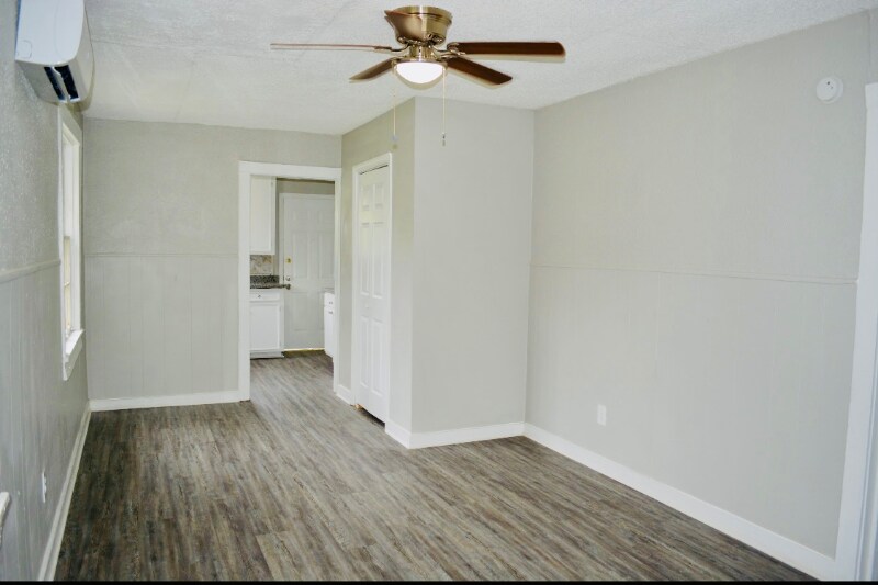 Building Photo - 1501 Nashby St