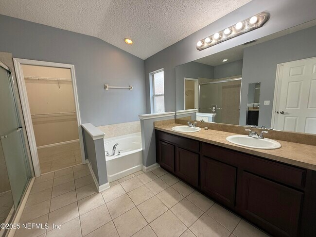 Building Photo - 14793 Falling Waters Dr