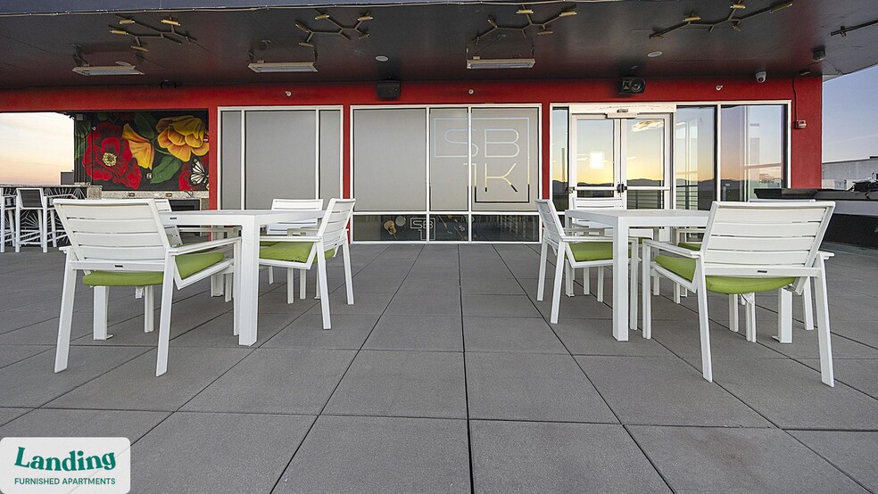 Building Photo - 1000 S Broadway