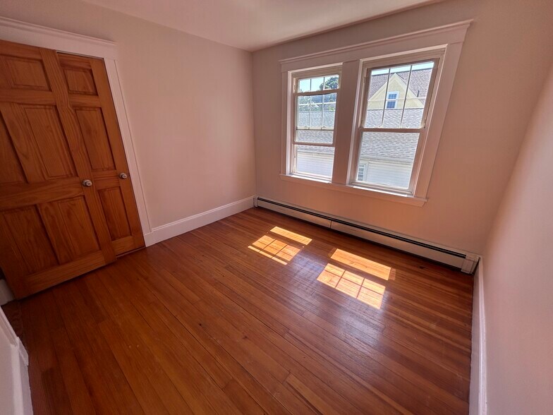 Building Photo - 7 Lorraine St