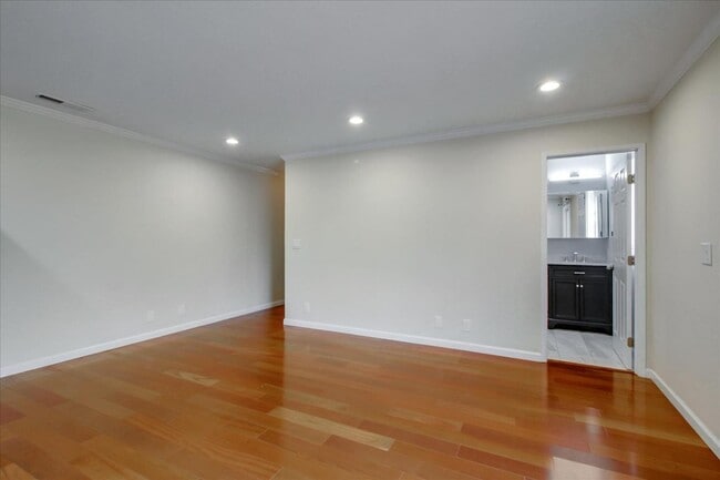 Building Photo - 1535 San Joaquin Ave